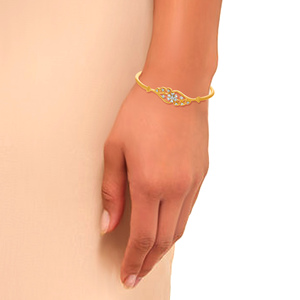 Bracelet jonc en or jaune avec diamants ronds brillants cultivés en laboratoire, design romantique pour femme, à porter au quotidien - Product Image 3