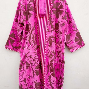 Kimono largo de terciopelo Suzani para mujer, bordado a mano, estilo bohemio, chaqueta para festivales, moda boutique - Product Image 1