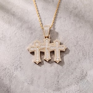 Collier pendentif croix triple couche personnalisé Hip Hop Iced Out en argent 925 micro-pavé Moissanite, bijoux bling pour homme - Product Image 1