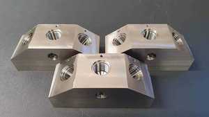 ชิ้นส่วนแผ่นเหล็กอุตสาหกรรมสแตนเลสสตีล ผลิตด้วยเครื่อง CNC พร้อมการกัด 5 แกนด้วยเครื่อง VMC และการตัดลวดด้วยเครื่อง EDM สำหรับงานกลึง - Product Image 5