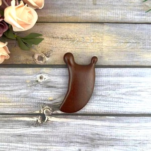 Masajeador Facial Gua Sha de Madera Rústica Ecológica con Madera de Acacia Sólida para Relajación Muscular - Regalo de Año Nuevo - Product Image 3