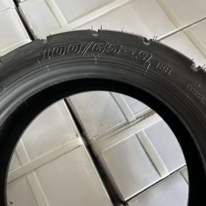 Pneu pneumatique noir SHENG-I 100/65-9 11 pouces (11") sans chambre à air en nylon pour scooter électrique Merits Regal Raptor et fauteuil roulant. - Product Image 5