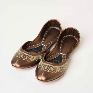 Zapatos Khussa Profesionales para Mujer, Parte Superior de Cuero Duradero, Suela Antideslizante, Diseño Impreso a la Moda, Colores Personalizables - Product Image 1