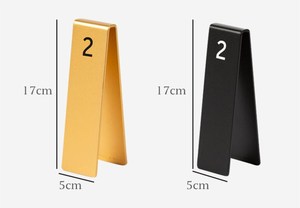 Porta Números de Mesa de Acrílico Transparente con Base de Madera, Soporte para Números de Caligrafía Dorados en Forma de Arco para Bodas, Restaurantes y Eventos - Product Image 4