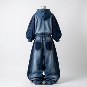 Ensemble survêtement en jean bleu pour femme, coupe oversize, avec jean large et pantalon à jambes larges, bicolore, style streetwear, fabricant de vêtements personnalisés - Product Image 4