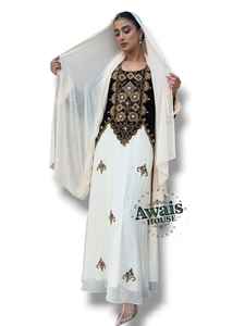 Venta al por mayor AWAIS HOUSE - Nuevo conjunto de lujo de 2 piezas para mujer musulmana: Vestido caftán de terciopelo liso con cuentas, corte A, largo hasta el suelo, modesto y sencillo. - Product Image 3