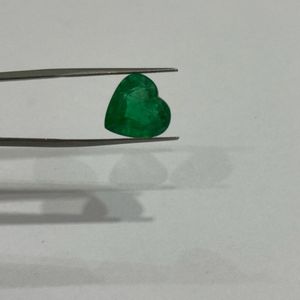 Esmeralda Natural Zambiana de Corte Corazón 7.54Ct 13x13mm Verde AAA Gema Suelta con Ligeras Imperfecciones Grado Joyería Fina Venta al por Mayor - Product Image 6