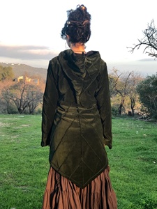 เสื้อแจ็คเก็ตฮู้ดทรงพิกซี่ยาว ลายใบไม้สไตล์เอลฟ์ เสื้อคลุมโบฮีเมียนสำหรับงานเทศกาล น้ำหนักเบา แรงบันดาลใจจากแฟนตาซี พร้อมกระเป๋า - Product Image 3