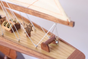 Modèle de bateau à voile en bois fait main - Maquette de yacht de course classique de classe J, décoration pour la maison ou le bureau, Shamrock - Product Image 4