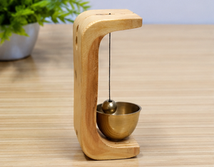 Cloche de bureau Zen en bois et laiton, artisanale, écologique, durable, pour la méditation au bureau, décoration minimaliste pour la maison, cadeau - Product Image 1