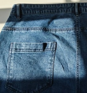 Jeans de mezclilla ajustados vintage ecológicos para mujer con dobladillo deshilachado y rotos en la rodilla, estilo cropped con puños - Product Image 4