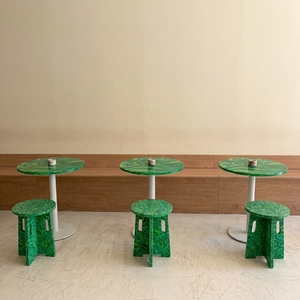 Mesa de Centro de Plástico Reciclado, Diseño Moderno, Impermeable, Duradera, Ecológica, Apilable, con Marco Metálico, Fácil de Montar, 4GoodThings Home - Product Image 5