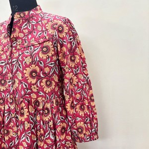 Vestido Mini Estilo Kyra Chinoiserie con Estampado Floral Hecho a Mano, Cuello en V, Manga 3/4, Encaje y Dobladillo con Volantes, de Algodón Ecológico - Product Image 4