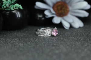 Bague de fiançailles en moissanite rose, argent sterling 925 |   Bague de créateur pour femme, style halo, avec diamant taille ronde, vente en gros - Product Image 3