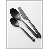 Ensemble de couverts en métal noir mat, design minimaliste, couverts en acier inoxydable pour la restauration