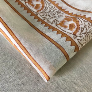 Tela de algodón estampada a mano – Diseño tradicional de rayas y bordes |   Textil Indio Verde y Marrón - Product Image 2