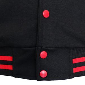 Veste de baseball en cuir véritable et laine pour homme, personnalisable, noire, avec logos brodés en couleur personnalisée, fabriquée au Pakistan - Product Image 4