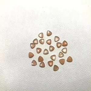 Piedra lunar de melocotón Natural de 5mm, piedra preciosa calibrada suelta de corte trillón facetado del fabricante, venta al por mayor, proveedor directo, venta 2024 - Product Image 1