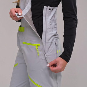 Pantalones de esquí impermeables para mujer, personalizados, con aislamiento, con etiqueta privada e impresión de logotipo para deportes de invierno al aire libre. - Product Image 4