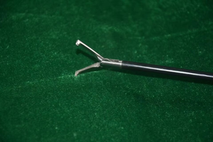 Premium Laparoskopik Monopolar Mikserler 90 Derece Çeneli Kavrama Forsepsi Yüksek Kalite Paslanmaz Çelik Cerrahi Tıbbi CE ISO Onaylı Alet - Product Image 4