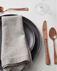 Ensemble de couverts modernes en or rose avec finition martelée, polissage mat, compatibles lave-vaisselle, pour les dîners de mariage - Product Image 4