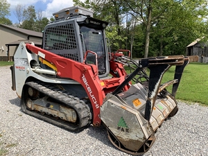 Mini-chargeuse sur chenilles d'occasion TL12R2 avec moteur diesel Kubota certifié EPA, pompe de boîte de vitesses et roulement, 100 % prête à l'emploi - Product Image 2