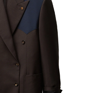 Blazer en laine croisé pour homme, col cranté, longueur classique, style britannique, marron foncé avec empiècements bleu marine aux épaules - Product Image 2