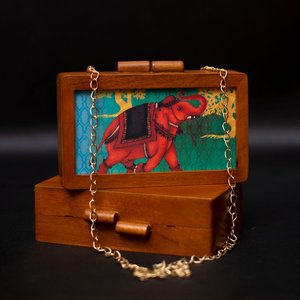 Pochette élégante en bois imprimé motif éléphant coloré, sac à main en bois naturel pour femme, idéal pour les fêtes et les mariages - Product Image 1