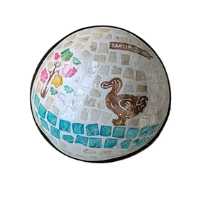 Tazones de Madera de Coco Sostenibles Personalizados de Bali con Patrones Tribales Grabados, Precios Premium B2B, Tradición Interminable - Product Image 1