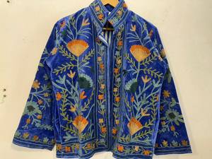 Veste vintage verte en velours brodé Suzani, respirante, écologique, col mandarin, style bohème unisexe, chic ethnique pour l'hiver - Product Image 4