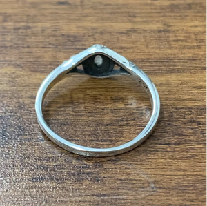 Bague minimaliste en argent sterling 925 avec pierre de lune, élégante, à motif floral texturé, cadeau pour anniversaire et mariage - Product Image 4