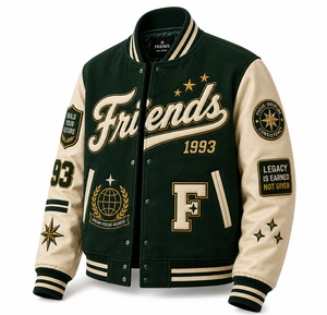 Veste universitaire pour homme, coupe régulière, style preppy, automne, avec manches en cuir vert et patch brodé personnalisé. - Product Image 3