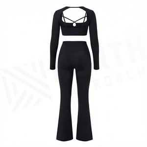 Ensemble de yoga 2 pièces North Approach : haut court noir uni à bretelles croisées et pantalon évasé taille haute - Product Image 2