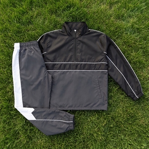 Veste coupe-vent unisexe personnalisée en nylon imperméable et léger pour l'été, tenue de sport, combinaison de pluie - Product Image 1