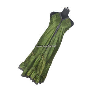 Fabricante y mayorista bohemio de ropa femenina, sari indio vintage de seda, vestido largo con cuello en V, elegante vestido de noche para damas. - Product Image 1