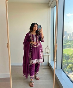Ensemble de costume Anarkali pour femme en rayonne violette brodée, séchage rapide, style vintage, tenue décontractée ethnique traditionnelle Inde Pakistan 86041 - Product Image 2