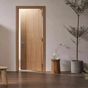 Porte en bois massif résidentielle pour chambre à coucher, finition de surface résistante à l'eau, placage PVC, taille personnalisable, intérieur résistant à l'humidité - Product Image 2