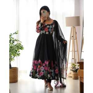 CONJUNTO DE TRAJE ANARKALI DE ORGANZA SUAVE PURO DE COLOR NEGRO CON COSTURA COMPLETAMENTE DE LA COSA - Product Image 2