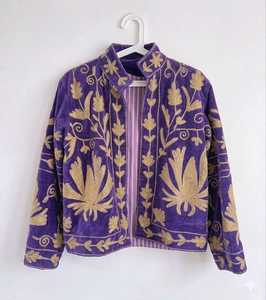 Veste en velours violet foncé Suzani, broderie à la main en points de chaînette dorés métalliques, blazer de luxe, art populaire indien, doublure en coton rayé - Product Image 3