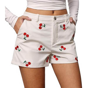 Shorts brodés sur mesure pour femmes, design chic et décontracté, confortables et tendance pour un usage quotidien - Product Image 1