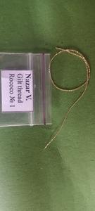 Hilo dorado de la mejor calidad hecho con fibra metálica premium, ideal para bordado, costura, apliques, insignias, uniformes y costuras decorativas. - Product Image 2