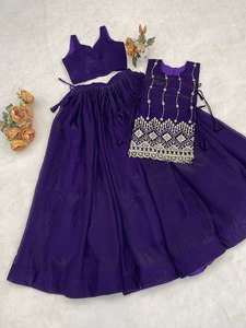 Ensemble de graduation élégant Koti Lehenga Choli avec travail de perles à l'avant et à l'arrière, style vintage uni, séchage rapide - Product Image 5