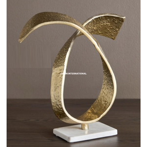Sculpture circulaire abstraite plaquée or, art minimaliste fait main, décoration pour table de salon - Product Image 4