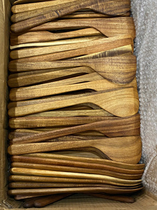 ช้อนไม้ตกแต่งลายประณีตสำหรับเสิร์ฟอาหาร เหมาะสำหรับซูเปอร์มาร์เก็ตระดับนานาชาติและพันธมิตรค้าปลีกสินค้าหรูหรา มีจำหน่ายแล้ว - Product Image 4