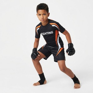 Ensemble de sport MMA personnalisé pour filles : Rashguard à manches courtes et short de combat assorti – Tenue d'entraînement athlétique par sublimation - Product Image 5
