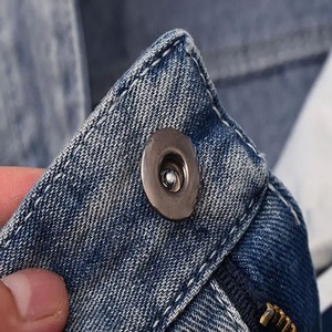 Derniers modèles de shorts en jean pour hommes, logo/couleur personnalisés, respirants, confortables, de qualité supérieure, avec traitement anti-plis. - Product Image 3