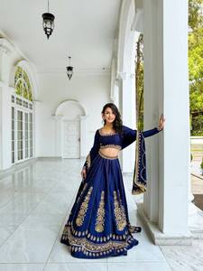 Nuevo lanzamiento: Traje de fiesta de boda con tela Chinon y hilo con trabajo de lentejuelas, Lahenga completamente cosido con blusa sin coser y dupatta. - Product Image 2