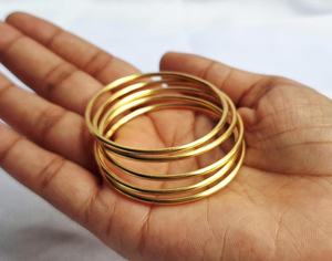 Nuevo diseño de brazaletes de latón con acabado dorado, brazaletes de metal de latón, joyería de moda 2026. - Product Image 1