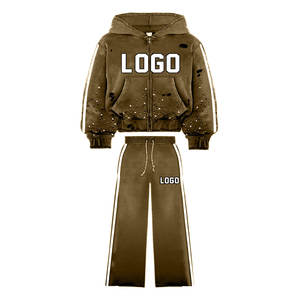 Chándal de primera calidad unisex con capucha y cremallera, pantalones acampanados, bordado desgastado, logotipo personalizado y pedrería. - Product Image 1