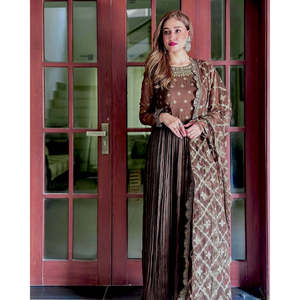 Conjunto de vestido elegante de seda Pure Crush Chinon para mujer, incluido Dupatta y parte inferior para apariencia de fiesta - Product Image 4